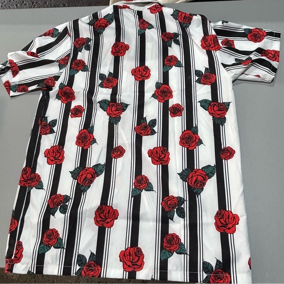 (3 for $15) Shein Hawaiian Rose ButtonDown (Men’s Large) - Picture 2 of 3